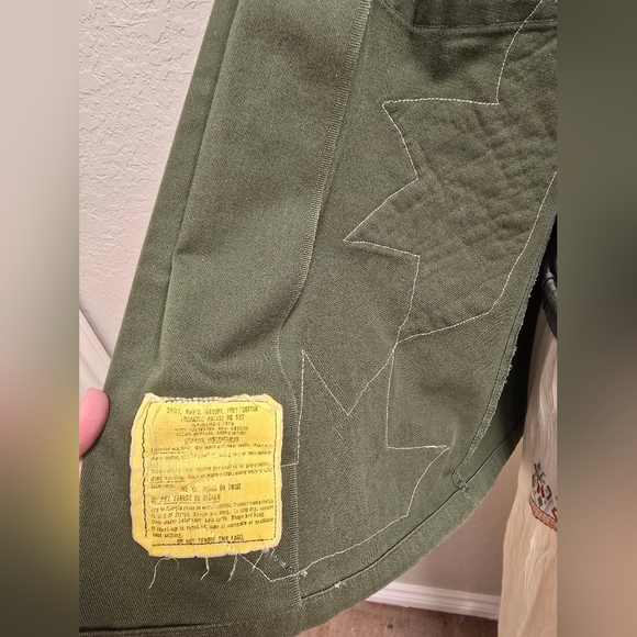 Upcycled Vintage Army Utility Jacket W Vintage Quilted Stars, Patches, Embroider - Picture 12 of 16